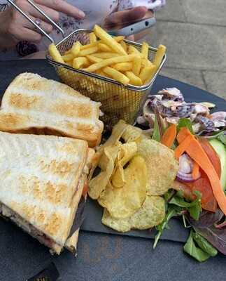 Cucina Cafe Bar & Restaurant