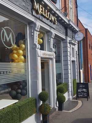 Mellow's Bar & Restaurant