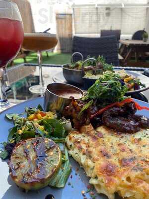 Mellow's Bar & Restaurant