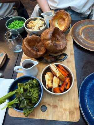 The Dore Bar & Grill