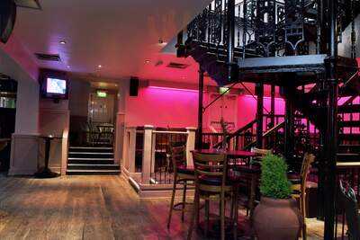 Lloyds Bar Great Western