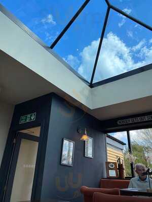 The Air Hostess Pub And Kitchen