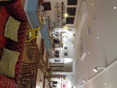 Sunshine Books, Art And Coffee