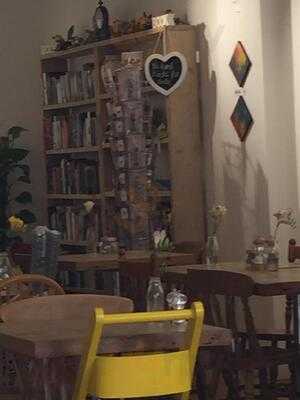 Sunshine Books, Art And Coffee