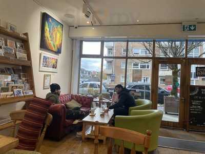 Sunshine Books, Art And Coffee