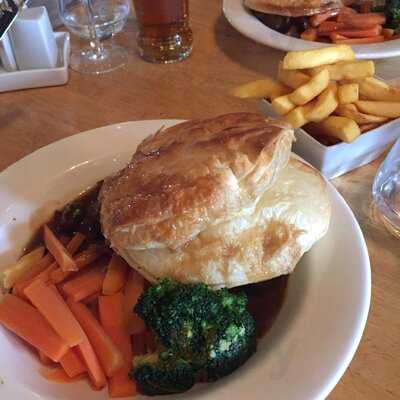 The Lodge Restuarant - Photo 7