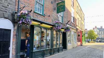 Drakes Fish And Chip Restaurant And Take Away