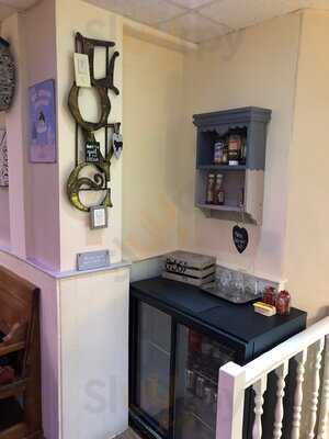 Charlie's Of Windermere