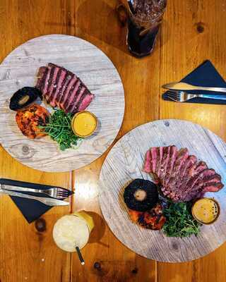 Crafty Teller Bar & Kitchen