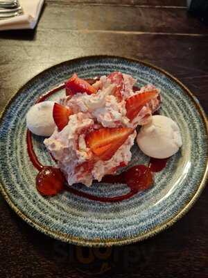 The Queen O' T' Owd Thatch