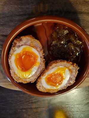 The Queen O' T' Owd Thatch