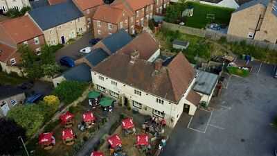 The Queen O' T' Owd Thatch