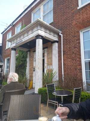 Branford's Restaurant & Bar