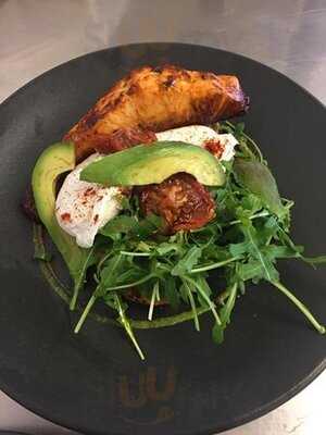 Bear & Natural Kitchen