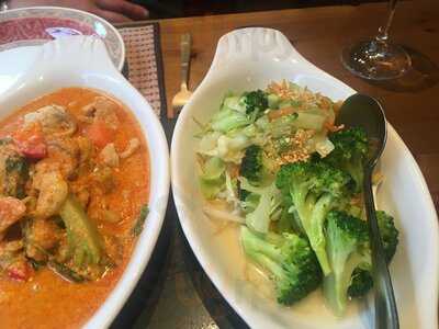 Singtong Neeyom Thai Restaurant