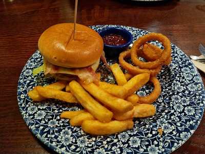 The Red Lion - Jd Wetherspoon, Public House