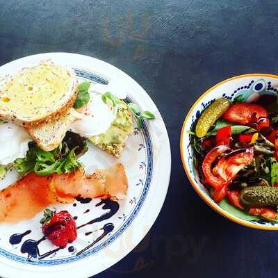 Duke's Burger & Shake Bar