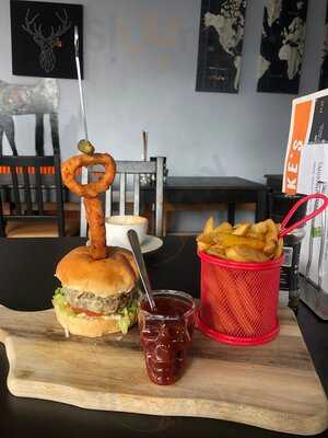 Duke's Burger & Shake Bar