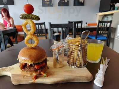 Duke's Burger & Shake Bar