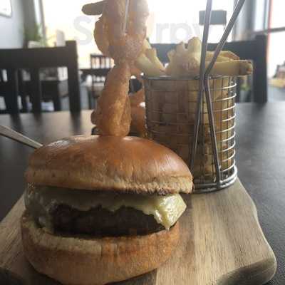 Duke's Burger & Shake Bar