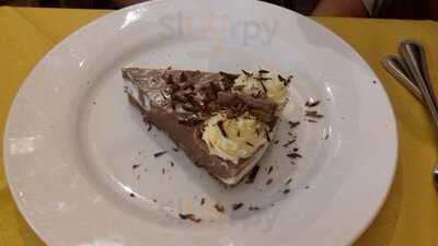 Dukes Head Tham's Restaurant & Bar