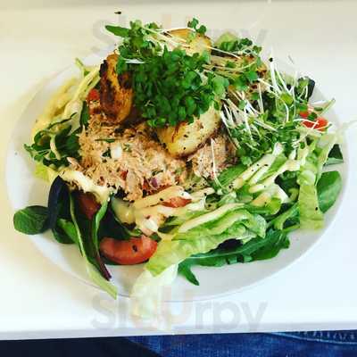 Tom's Freshly Made Sandwiches