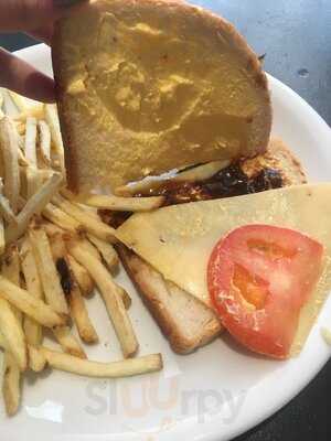 Cwtch Mawr Bar And Restaurant -jolyon's At No. 10