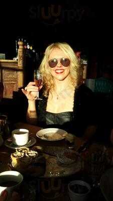 Cwtch Mawr Bar And Restaurant -jolyon's At No. 10