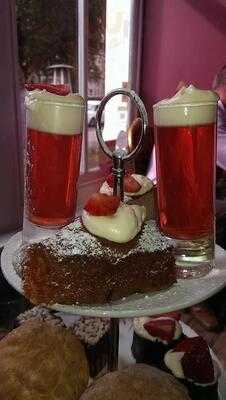 Cwtch Mawr Bar And Restaurant -jolyon's At No. 10