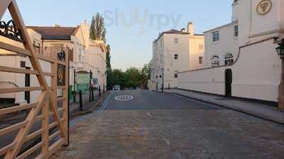 The Walton - Bar & Restaurant