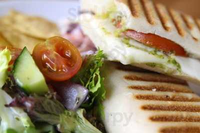 Wellingtons Bistro And Cafe
