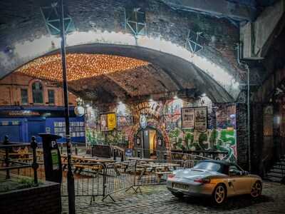 Mod's Veggie & Vegan Cafe At The Thirsty Scholar