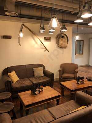 R&v - Robert & Victor