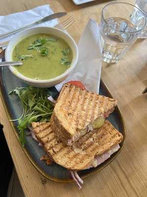 Sanders Yard Restaurant