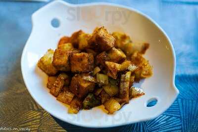 Moji Restaurant & Karaoke