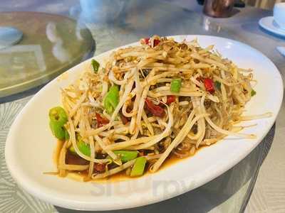 Moji Restaurant & Karaoke