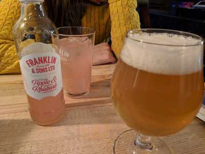 Goldings Public House And Rooms