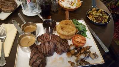 The Three Horseshoes