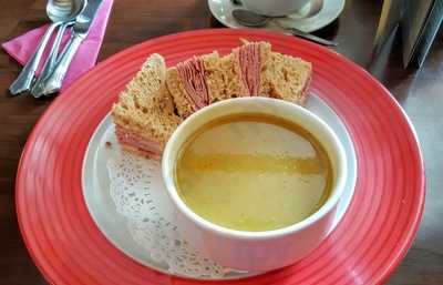 Panettis Bistro & Cafe