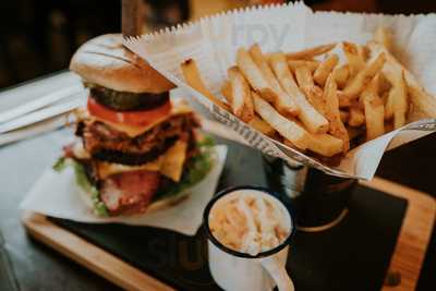 Smokey Barrels Bar & Grill