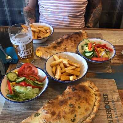 West Bulls Stonehouse Pizza & Carvery