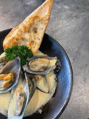 Seventy One Restaurant & Bar