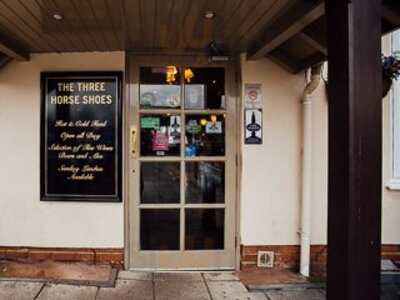 Three Horse Shoes