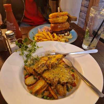 The Crown Hawes - Photo 8