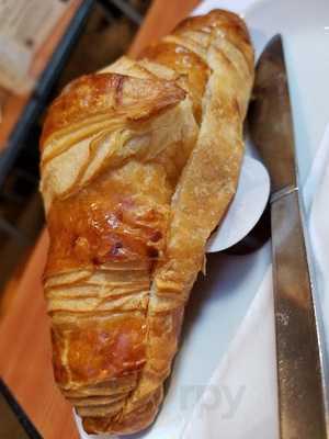 Le Petit Four Francais