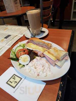 Le Petit Four Francais