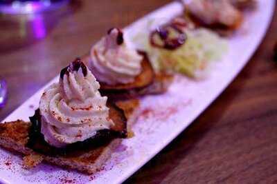 The St James Lounge & Grill