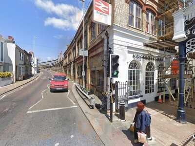 Curry Leaf Cafe - Brighton Station