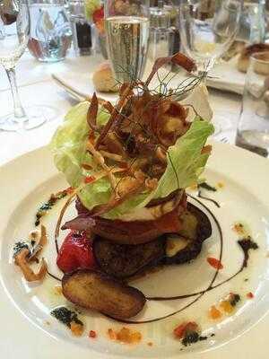 Restaurant At Ascot House