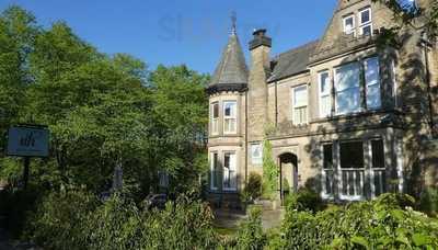 Restaurant At Ascot House